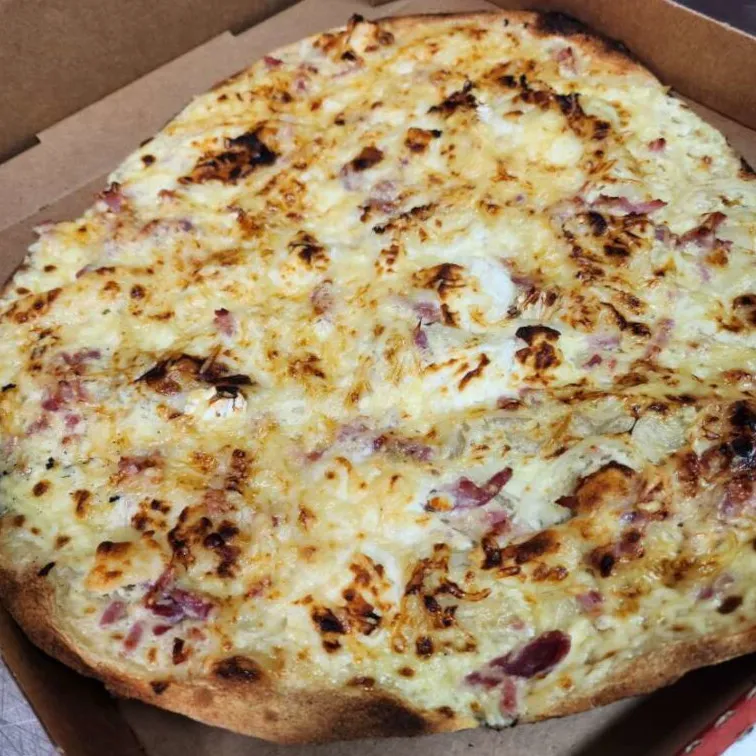 Tarte Flambée artisanale la Chèvre-Miel de la Pizzeria La Flambée de Thierry