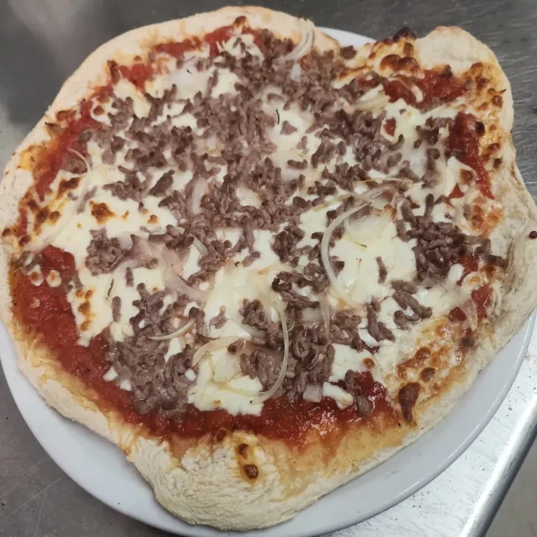 Pizza traditionnelle artisanale la Roma de la Pizzeria La Flambée de Thierry