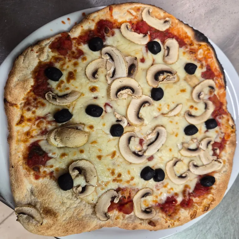 Pizza végétarienne artisanale la Champignon de la Pizzeria La Flambée de Thierry